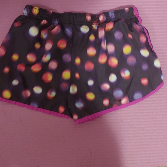 Sports shorts by champion brand - Picture 3 of 3